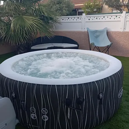 & & & Piscine & Wifi Maison d'hôtes *