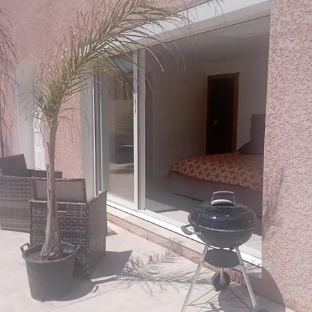 & & & Piscine & Wifi *